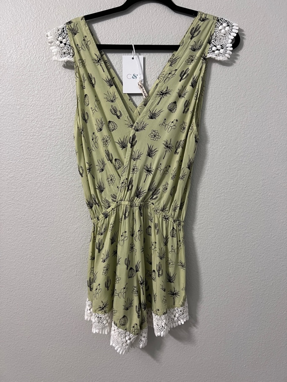 Romper Light Green Lace Trim - Picture 5 of 6